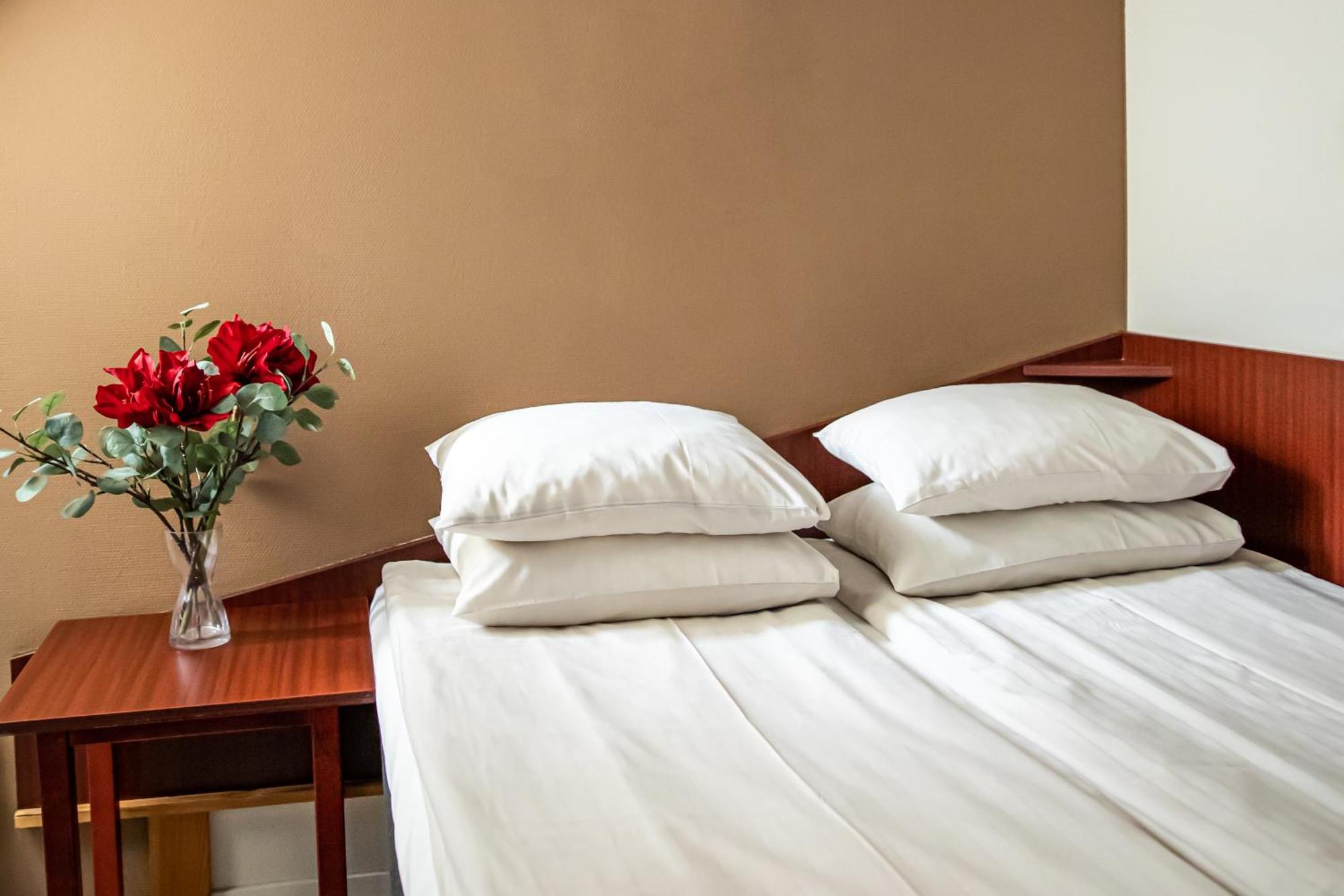 Hotel Kupolen Бурленге Экстерьер фото